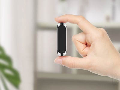 Tiny Magnetic Holder (strieborn) - univerzlny magnetick nalepovac driak na mobiln telefn